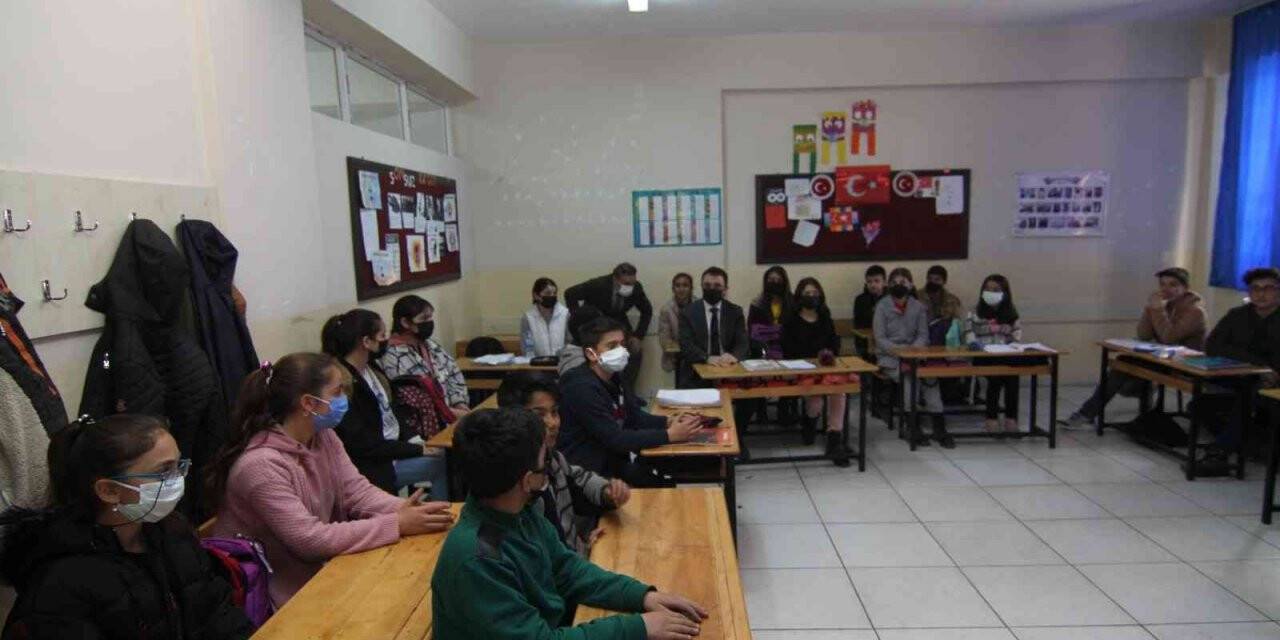 Özalp ilçesinde deprem tahliye tatbikatı