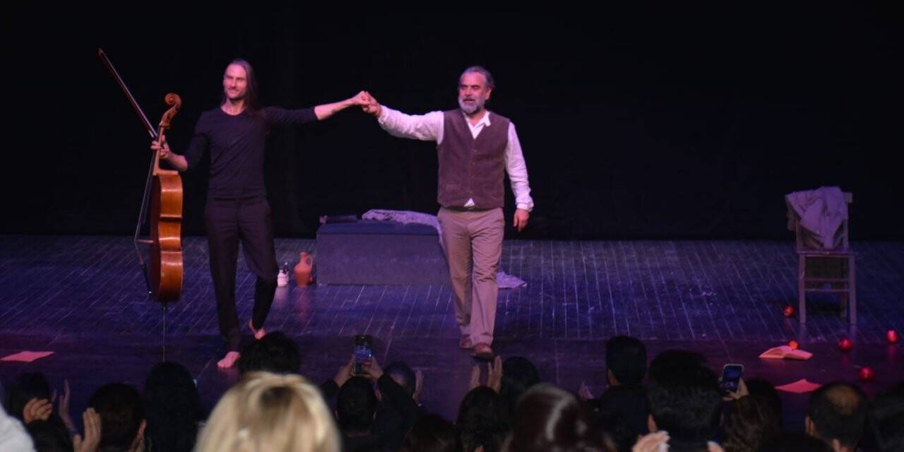 Ünlü sanatçı Yurdaer Okur Van’da sahne aldı