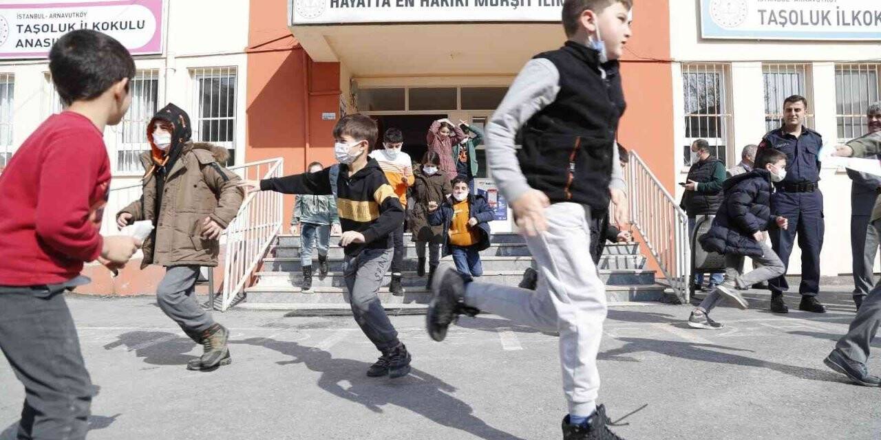 Arnavutköy’de gerçeğini aratmayan deprem tatbikatı