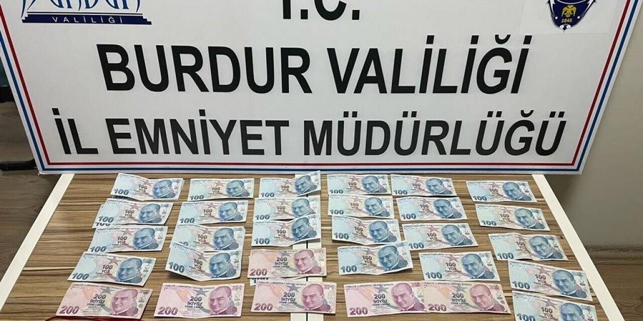 Evlerden yaklaşık 100 bin lira değerinde altın ve para çalan hırsızlar yakalandı