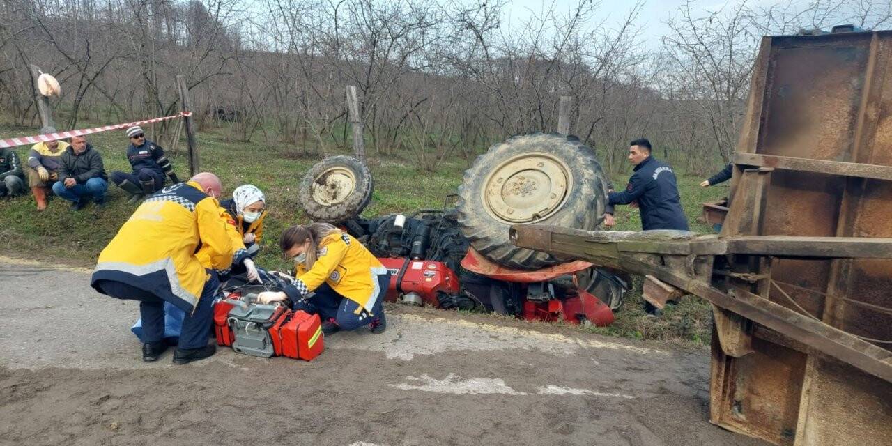 Devrilen traktörün altında kalan sürücü hayatını kaybetti