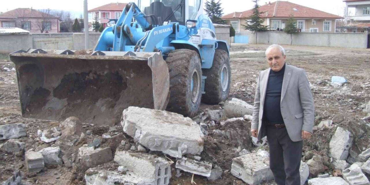 Köseli’de kent meydanı çalışması başladı