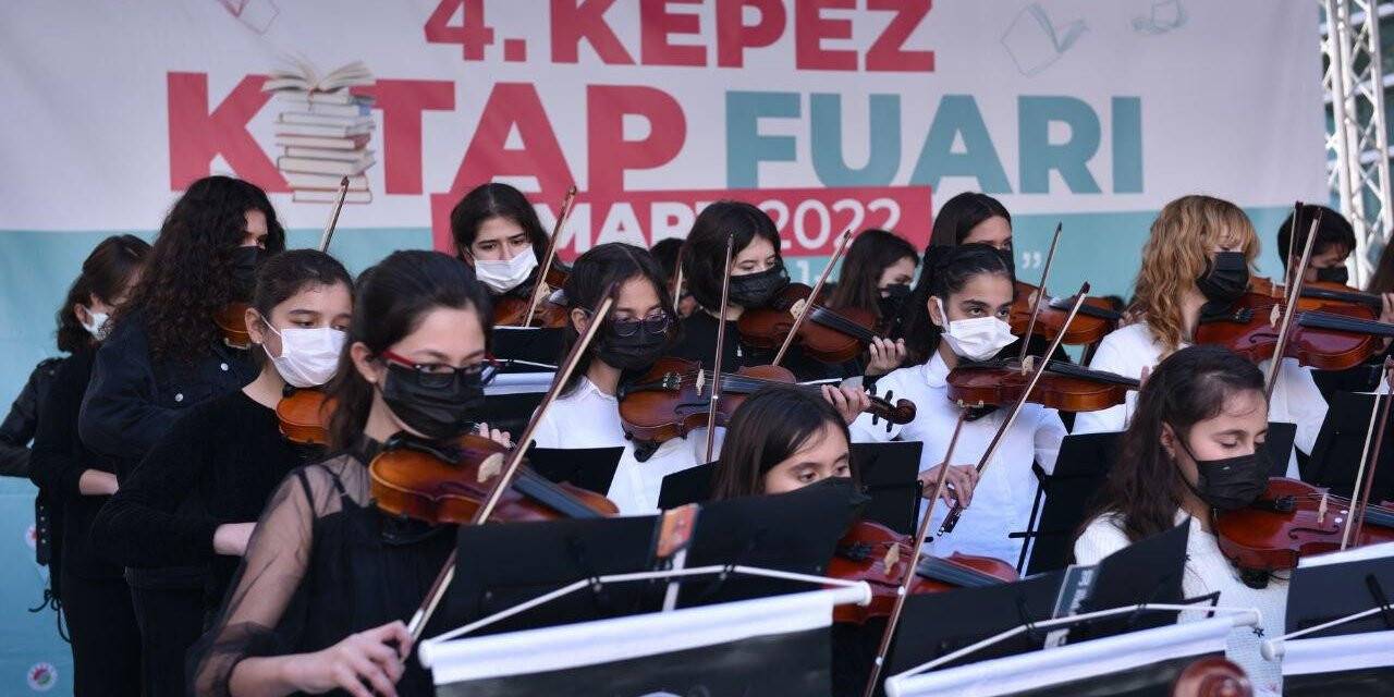 4. Kepez Kitap Fuarı kapılarını açtı