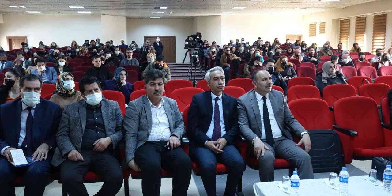 Erciş’te akademisyen ve yöneticiler öğrencilerle buluştu