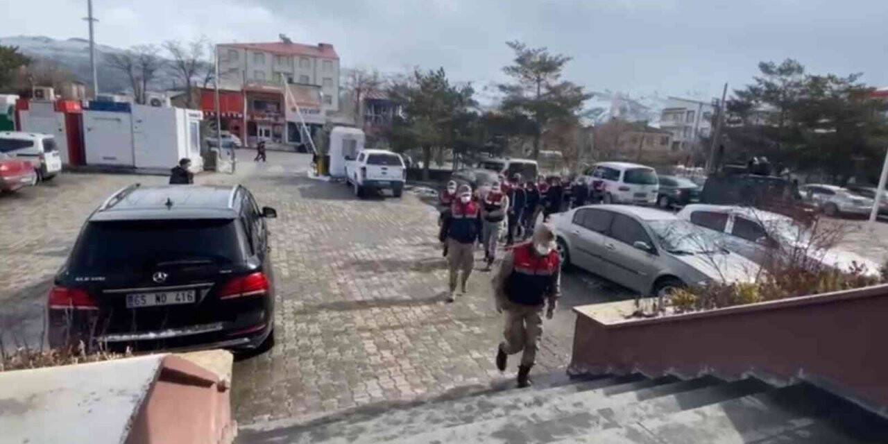 Muradiye’de göçmen kaçakçılığı yapan 5 kişi tutuklandı