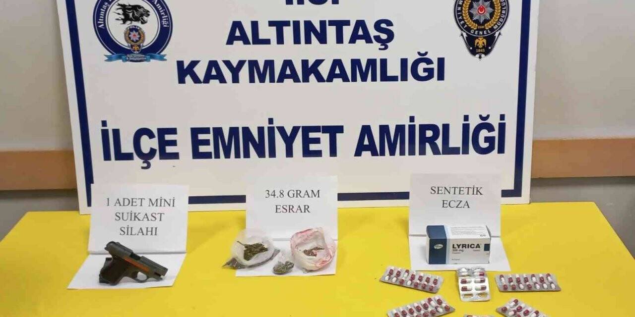 Altıntaş’taki operasyonda mini suikast silahı ve uyuşturucu ele geçirildi
