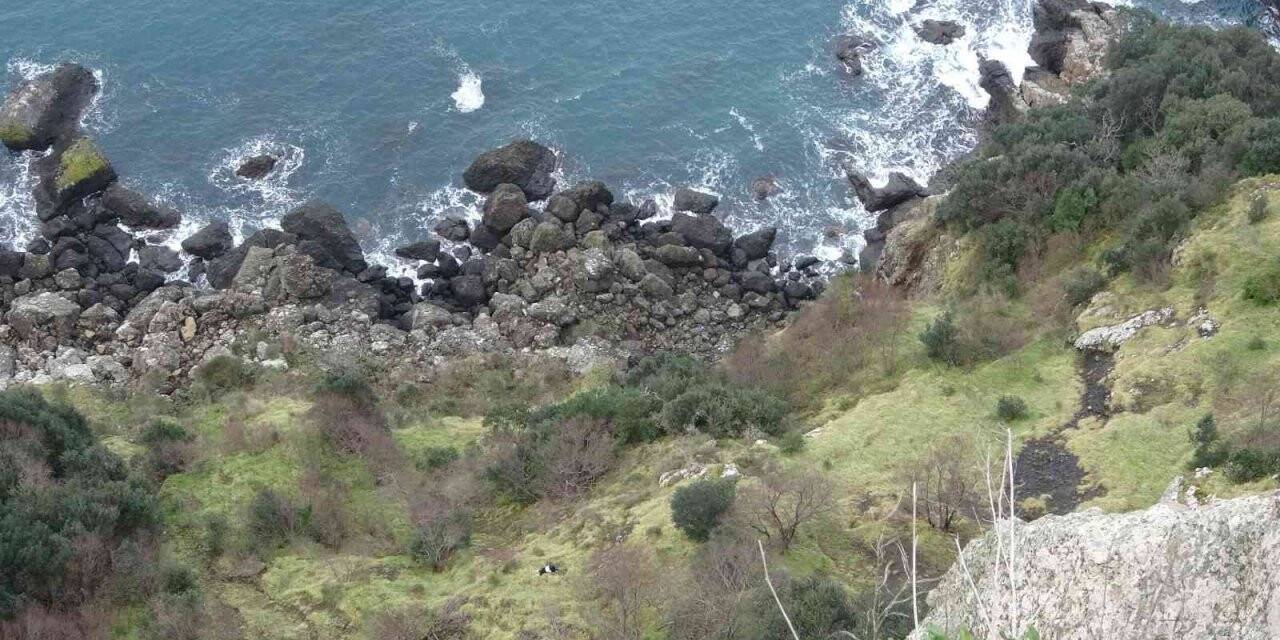 Sinop’ta kayalıklarda ceset bulundu