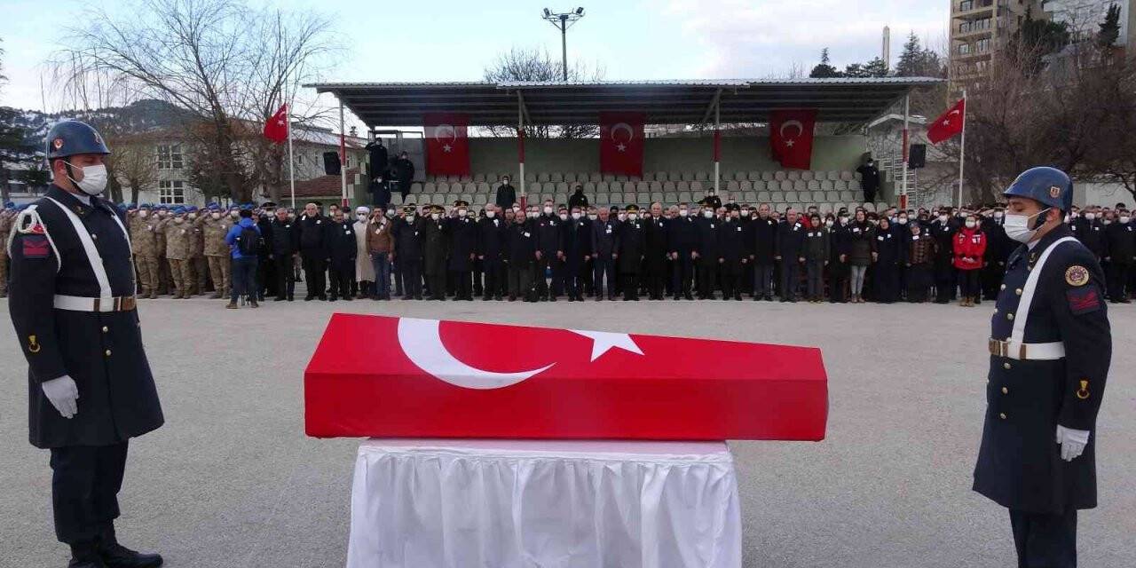 Şehit Uzman Çavuşun cenazesi törenle Bingöl’e uğurlandı