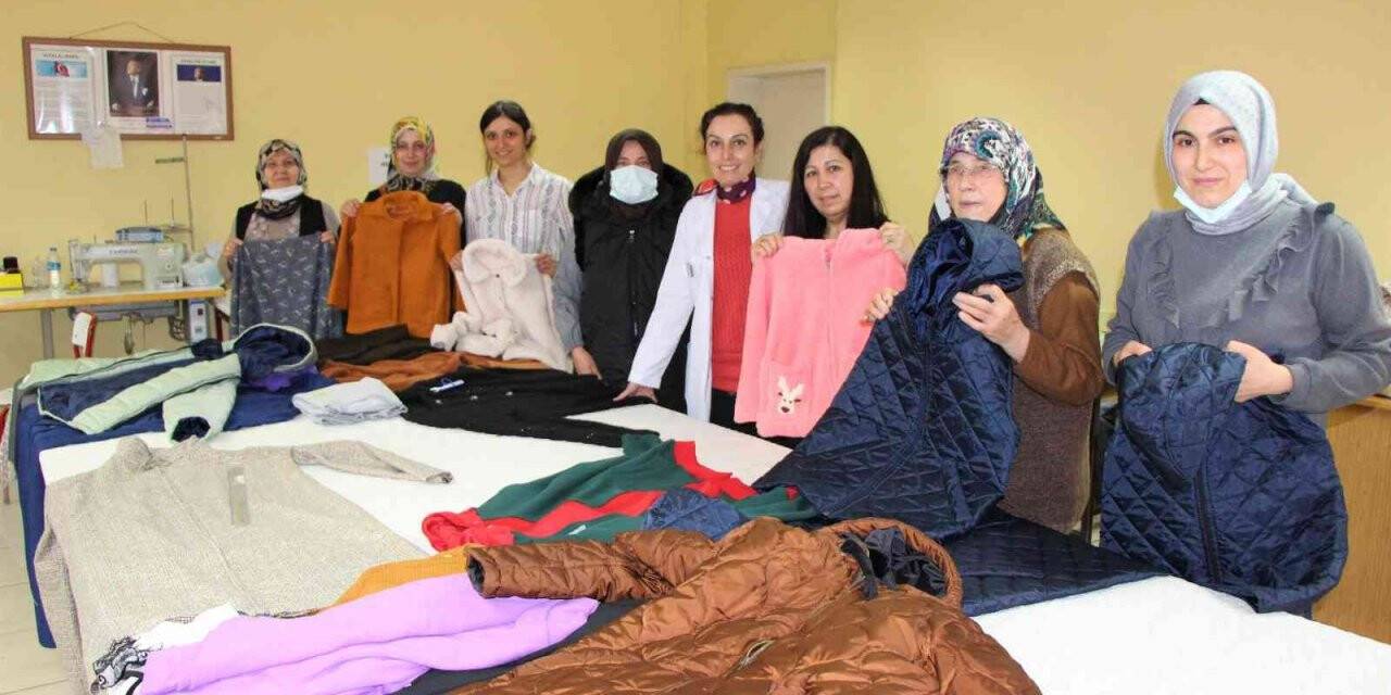 Mağazalarda beğendikleri pahalı kıyafetleri kendileri diktiler