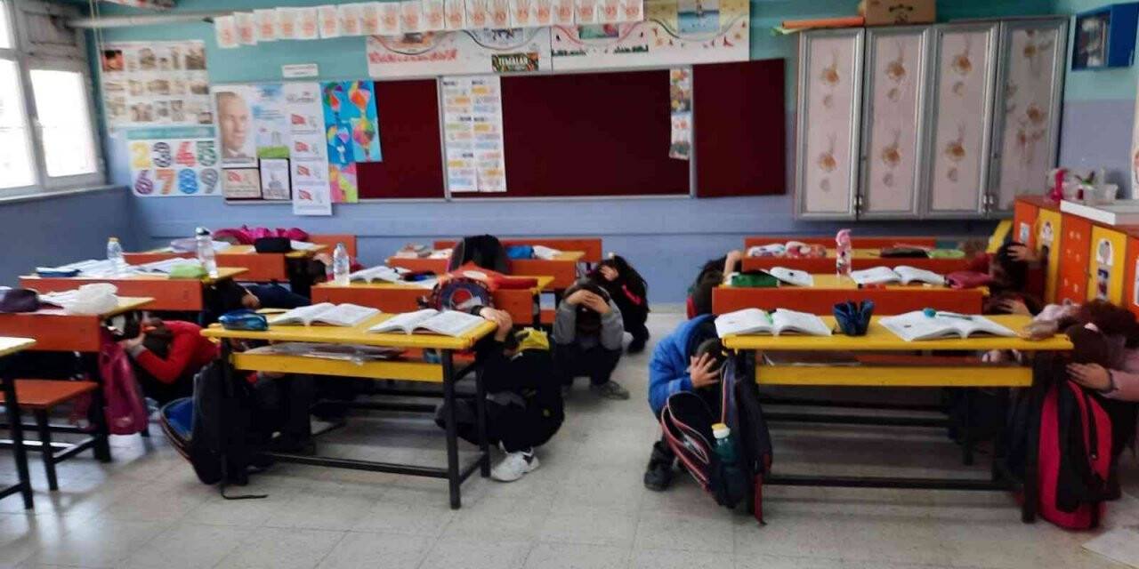 Selendi’de “Deprem Anı ve Tahliye Tatbikatı” yapıldı