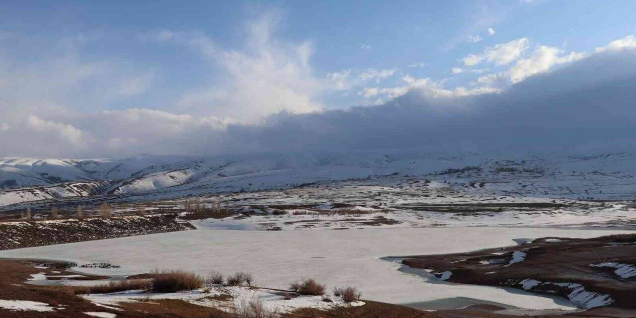 Kurak görünümlü Çayırlı Göleti kar yağışıyla hayat buldu