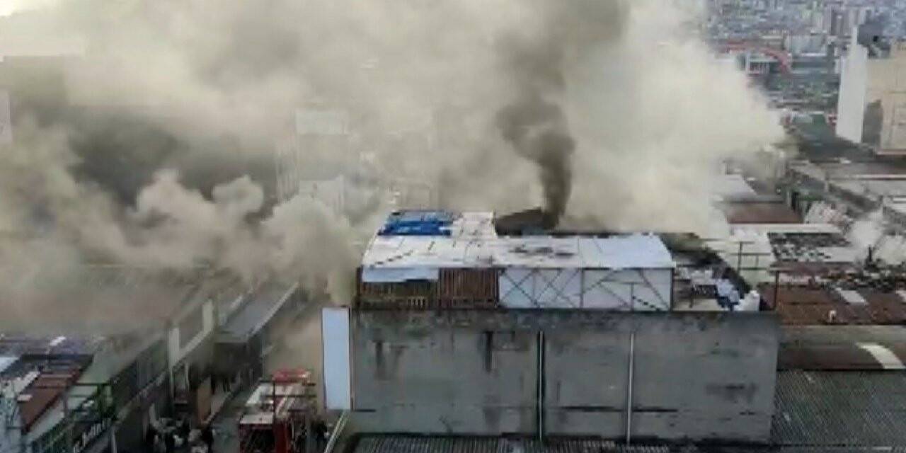 Mobilya üretim mağazası yandı: 2 kişi dumandan etkilendi