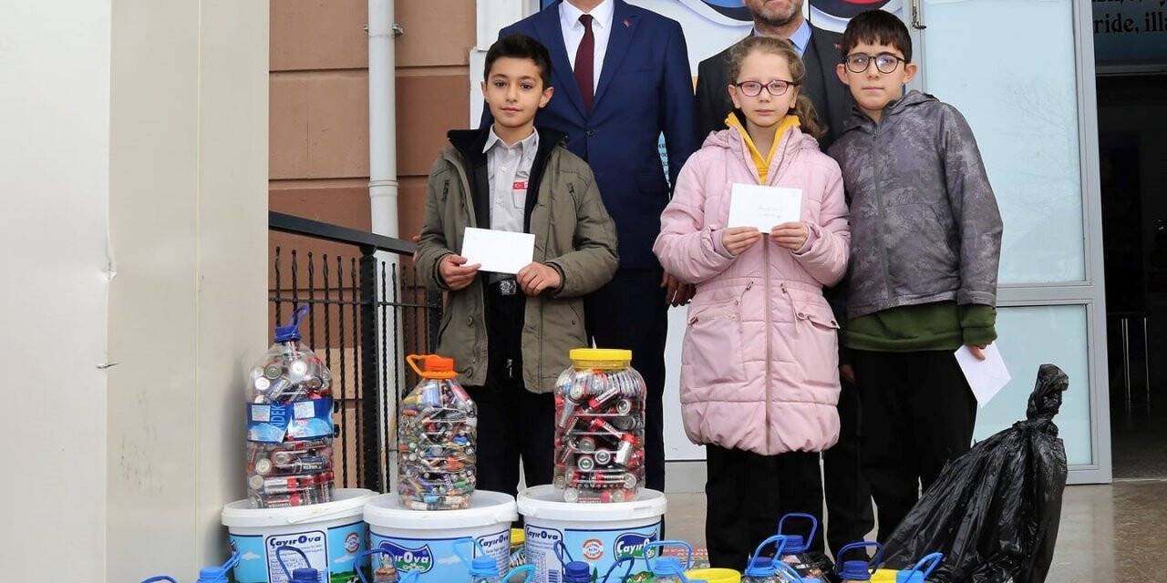 Gölcüklü öğrenciler bin 13 kilo atık pil topladı
