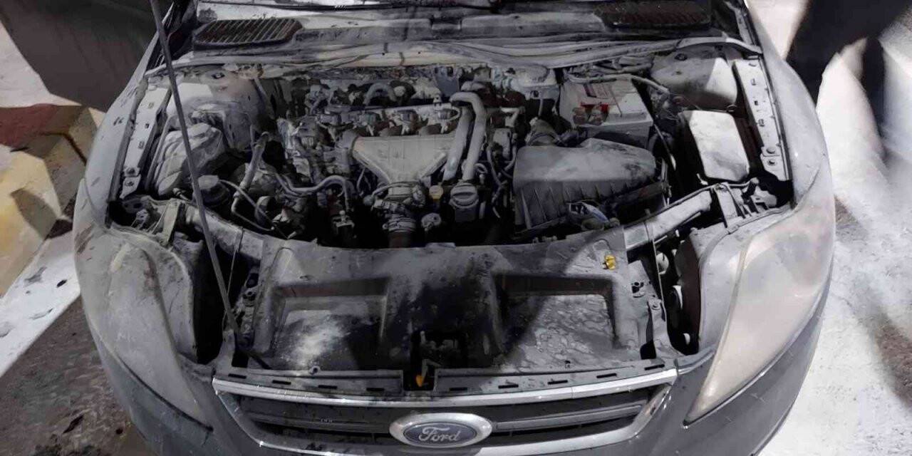 Elazığ’da seyir halindeki araç alev aldı