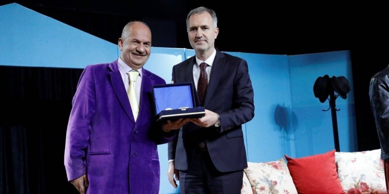 Dursun İstemez adlı oyun İnegöllü sanatseverlerle buluştu