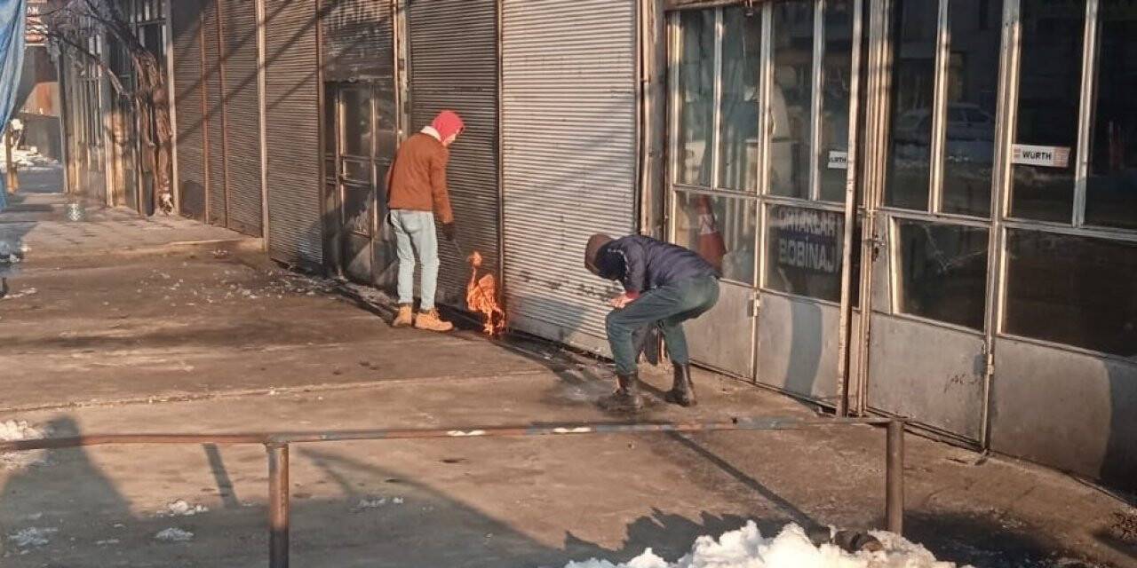 Esnafın soğuk havayla mücadelesi, donan kilitleri bakan nasıl açtılar