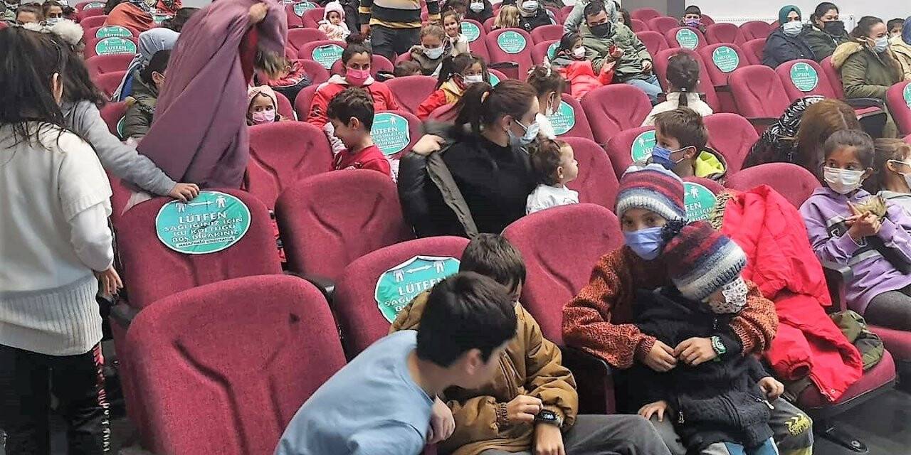 Çameli’nde çocuklar sinema keyfini yaşadı