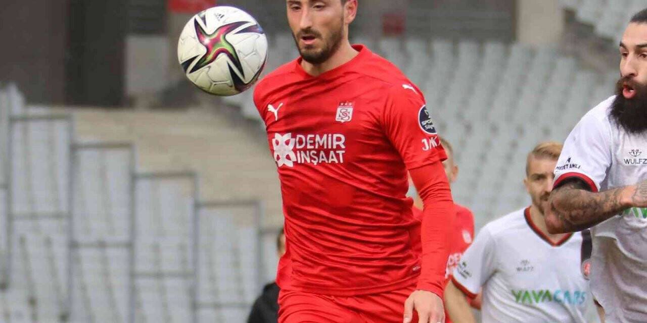 Sivasspor’da Erdoğan Yeşilyurt, ceza sınırında