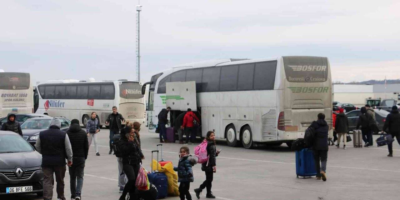 Rus saldırısından kaçan Ukraynalı vatandaşların Türkiye’ye tahliyesi devam ediyor