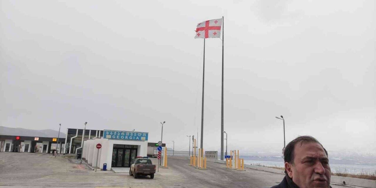 Gürcistan, sınır kapılarının yolcu trafiğine açılmasına izin verdi