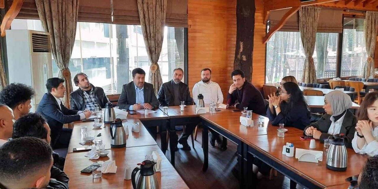 Yedirenk öğrenci topluluğu ile SUBÜ yönetimi bir araya geldi