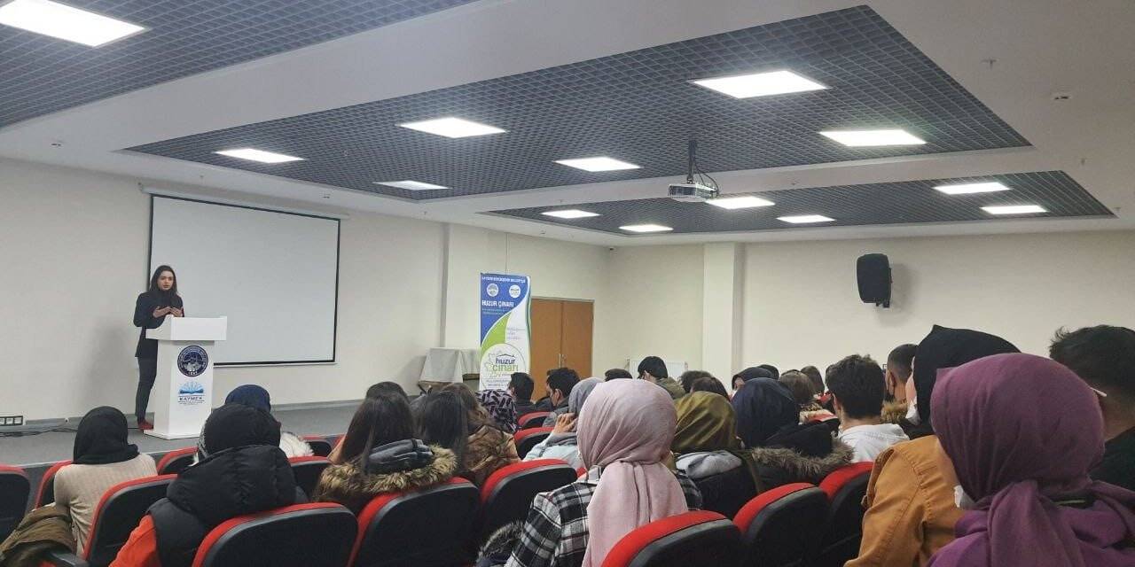 Büyükşehir Huzur Çınarı’nda öğrencilere Motivasyon ve Sınav Bilgileri Semineri
