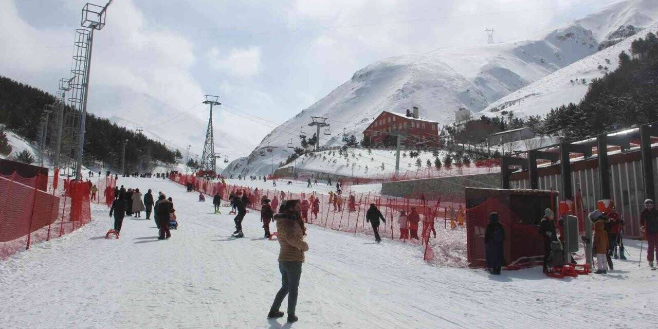 Yağan kar Palandöken’e ilaç gibi geldi, pistler doldu taştı
