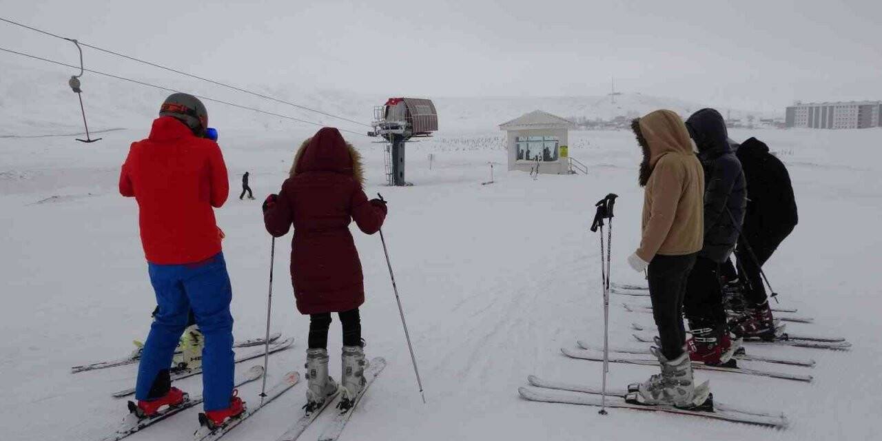 Bitlis’te 1 liraya kayak eğitimi
