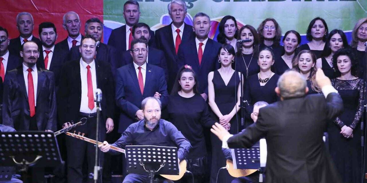 Aydın Büyükşehir Belediyesi Korosu türküleri ’+1 farkla’ seslendirdi