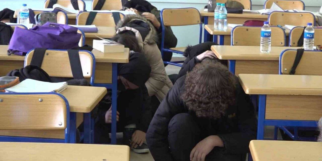 Tuzla’da 59 bin 600 öğrencinin katılımıyla deprem tatbikatı yapıldı