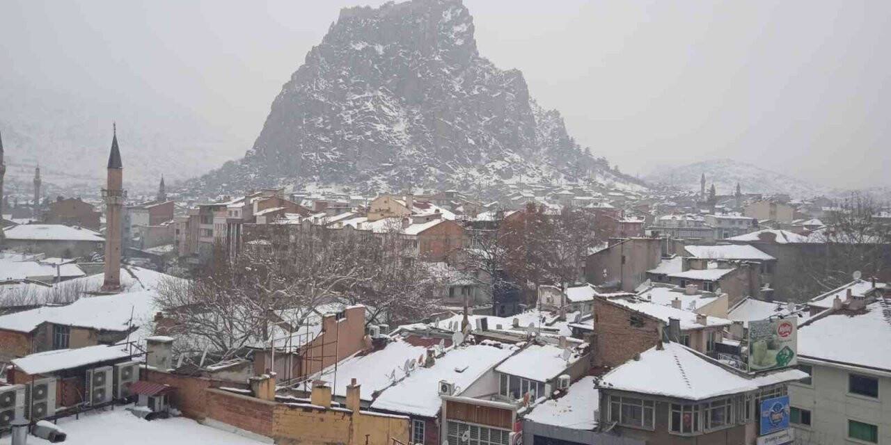 Afyonkarahisar’da kar yağışı başladı