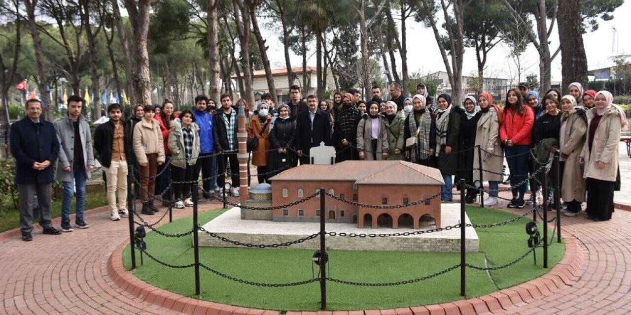 Şehzadeler Belediyesi üniversite gençliğiyle güç birliği yaptı