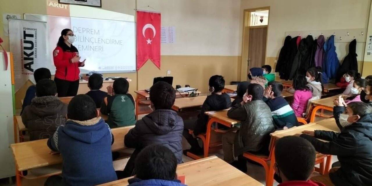 AKUT Eskişehir’den Muş’taki öğrencilere afet bilinçlendirme semineri