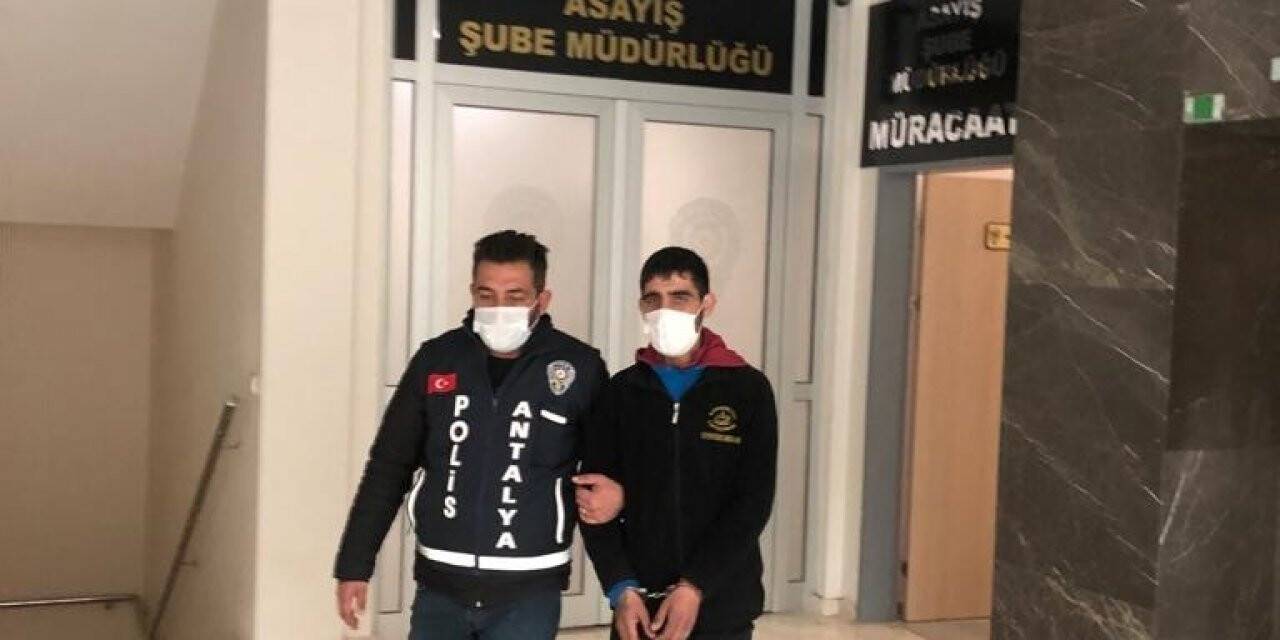 Çaldığı telefonu satmaya çalışırken yakalandı