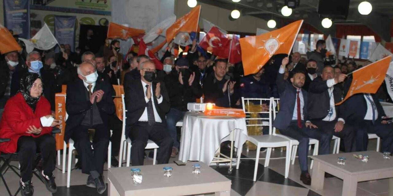 AK Partili mahalle başkanları Salihli’de eğitimden geçti