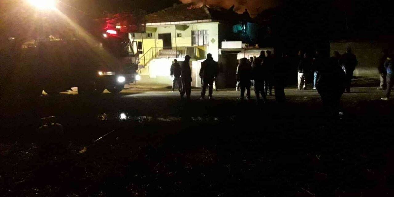 Zonguldak’ta çatı yangını paniğe neden oldu