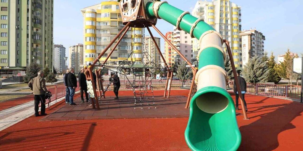 Başkan Palancıoğlu, parklardaki oyun gruplarını inceledi