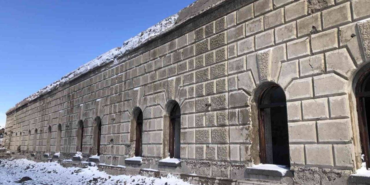 Kars’ta 272 yıllık tabya turizme kazandırılmayı bekliyor