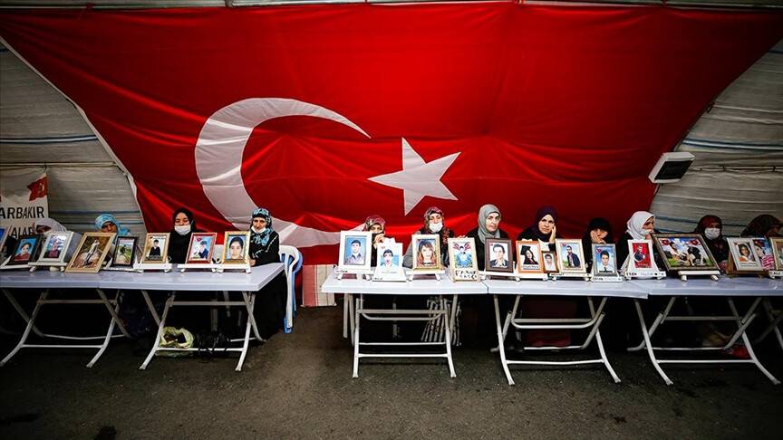 Diyarbakır annelerinden tüm kadınlara 8 Mart'ta 'evlat nöbetine destek' çağrısı