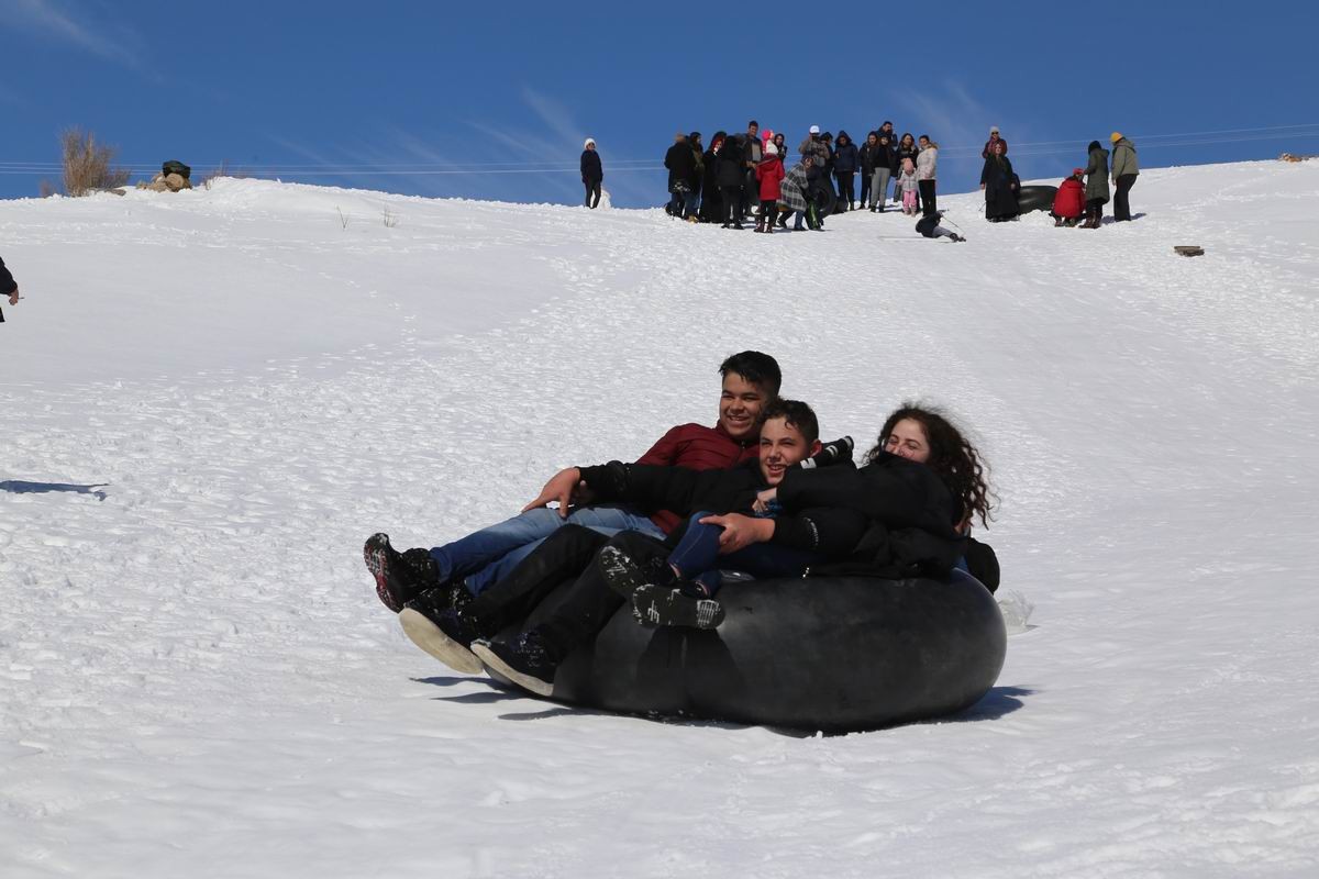 Konya’da 2 bin rakımlı yaylada kayak keyfi yaşadılar