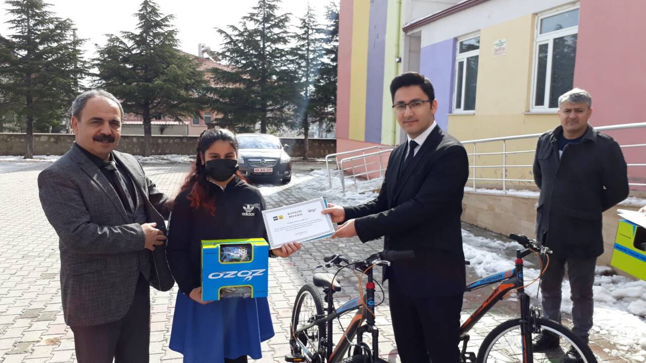 Kaymakam Karahan Yunak'ta bisiklet sevinci yaşattı