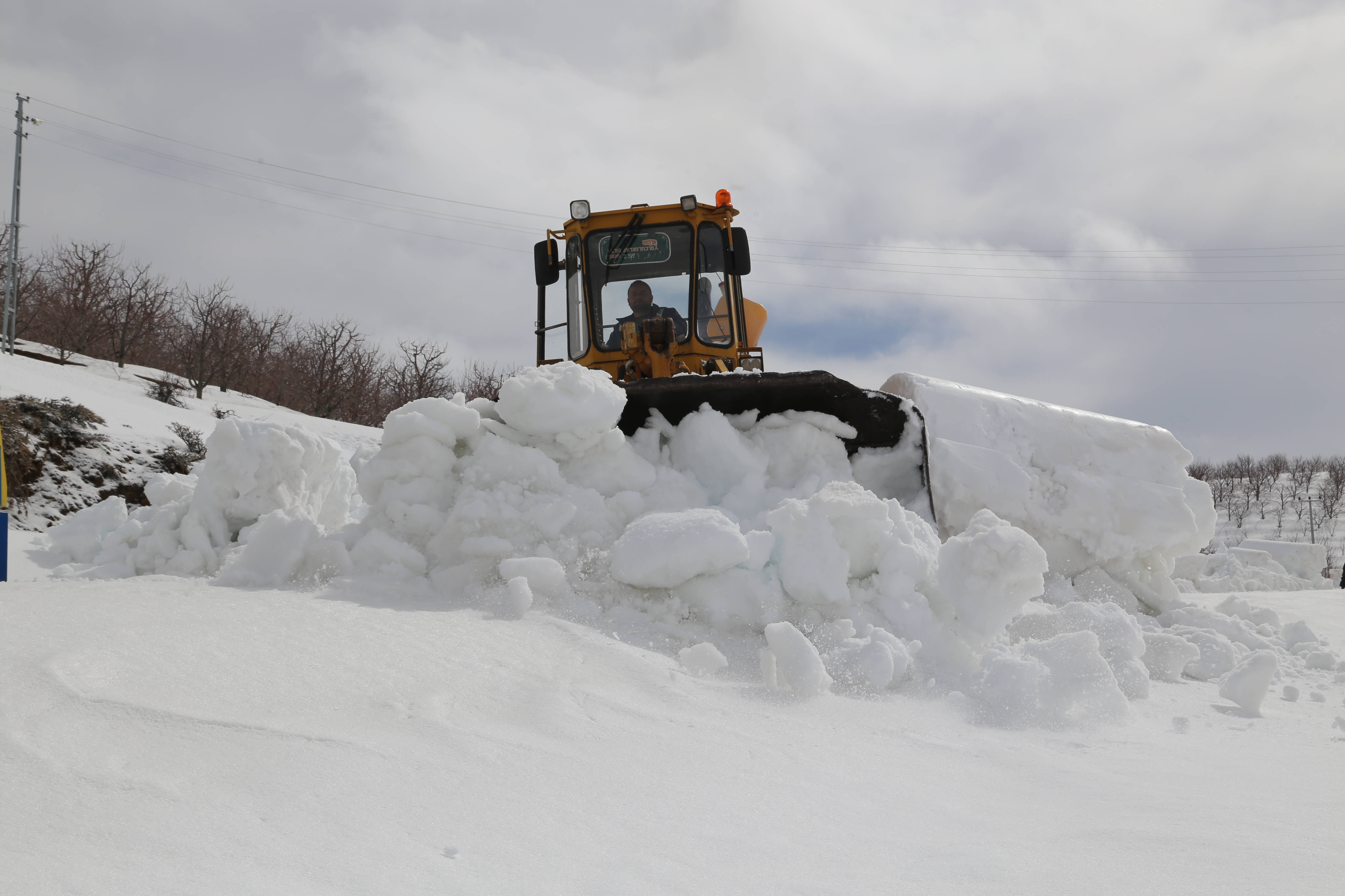 Konya'nın yüksek kesimlerinde karla mücadele çalışmaları devam ediyor