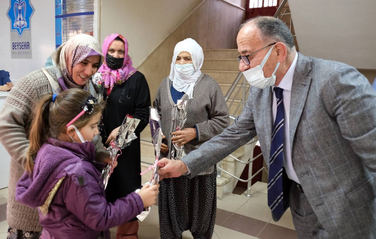 Başkan Bayındır Kadınlar Günü'nü kutladı