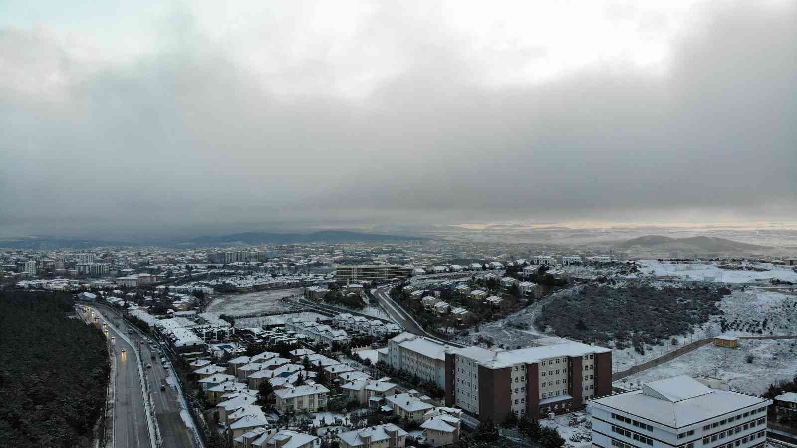 İstanbul’a etkili olan kar yağışı havadan görüntülendi