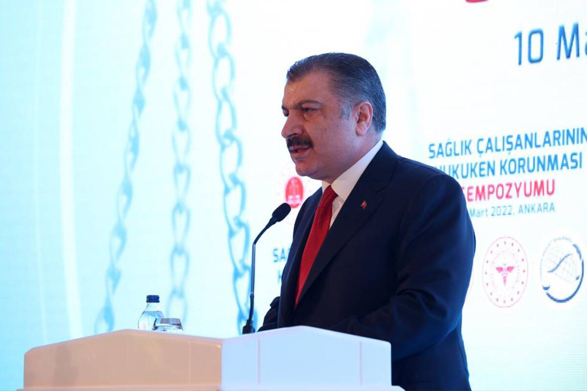 Bakan Koca: 'Mesleğini onuruyla yapan binlerce hekimimizi işini kaygıyla yapmaktan kurtarmalıyız'