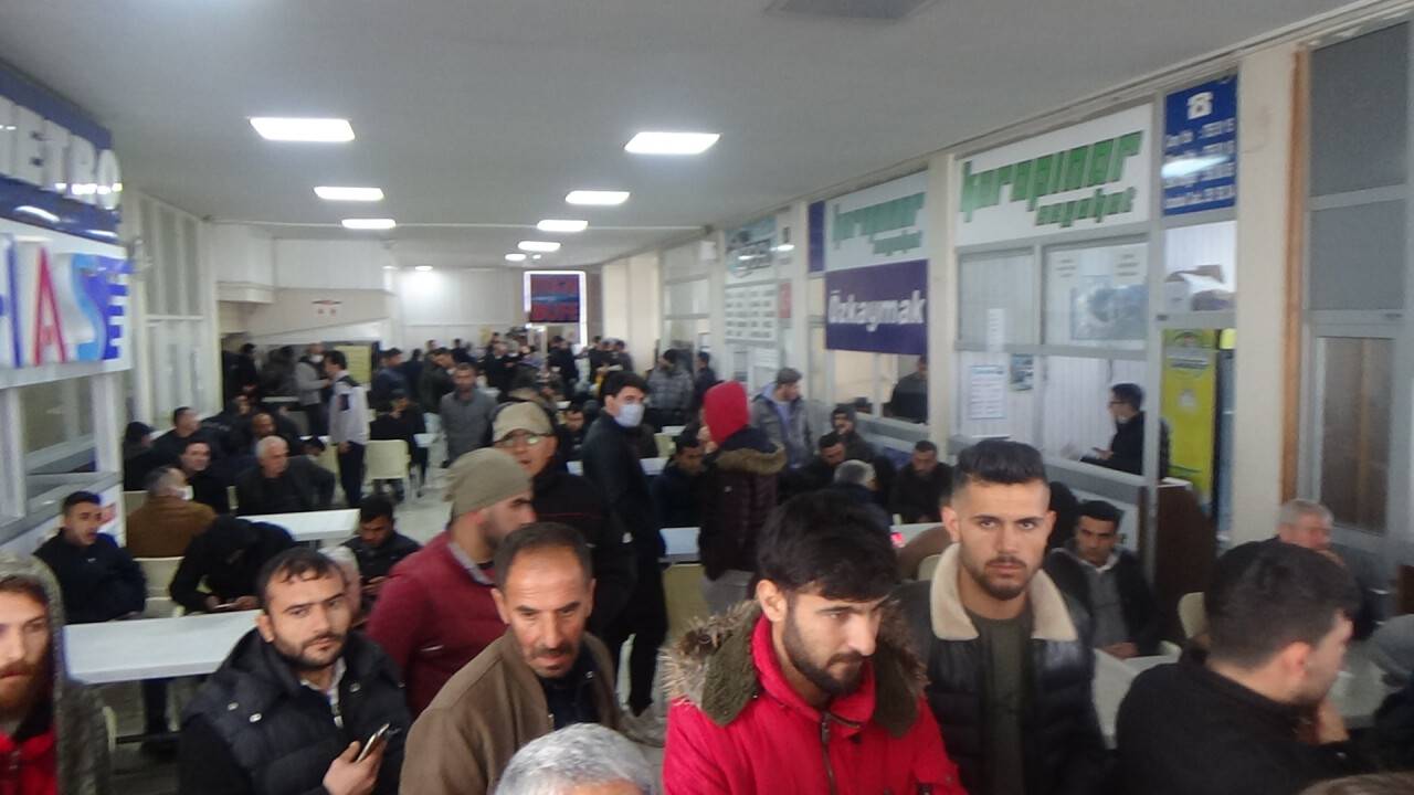 Karapınar'da yolda mahsur kalanlara çorba ikramı