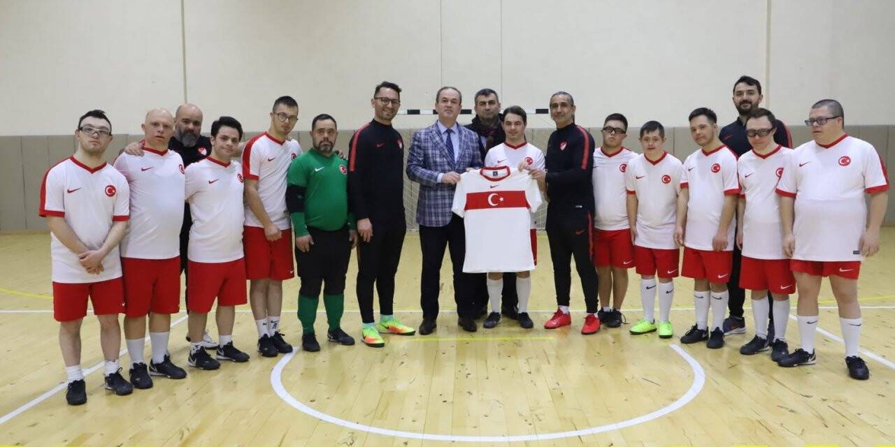 İl Müdürü Şahin’den Milli Takıma ziyaret