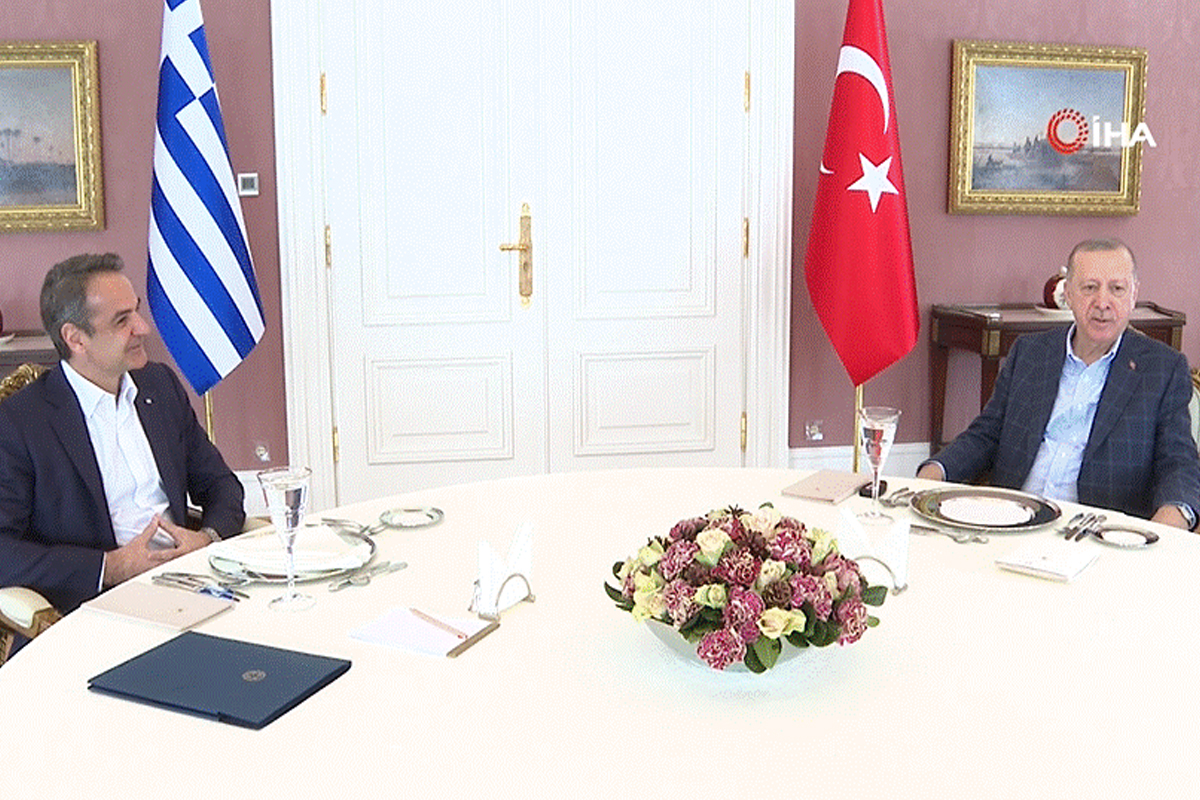 Cumhurbaşkanı Erdoğan, Yunanistan Başbakanı Miçotakis ile Rusya ve Ukrayna meselesini görüştü.