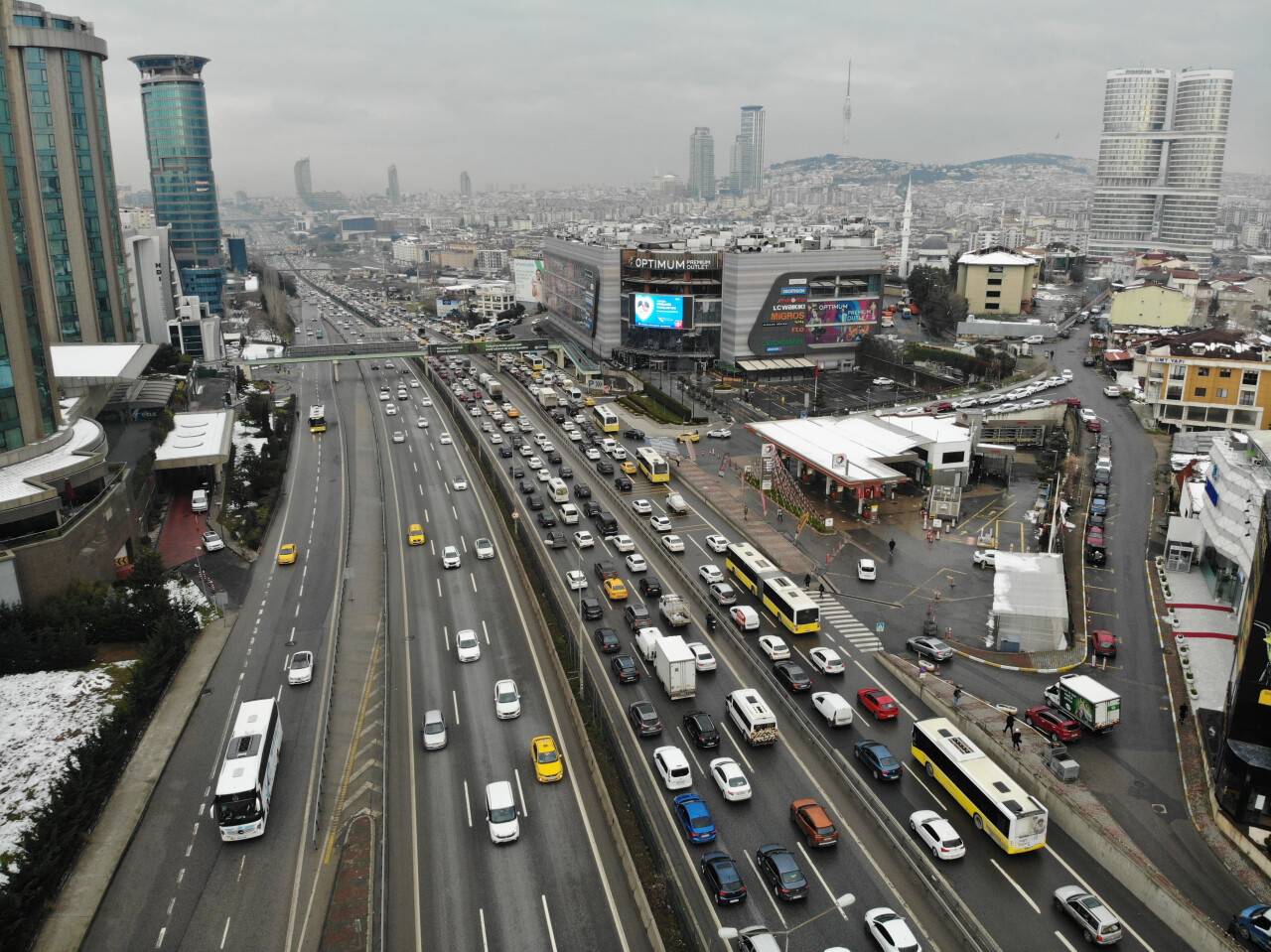 İstanbul’da kar geride kaldı, trafik yüzde 60’ı buldu