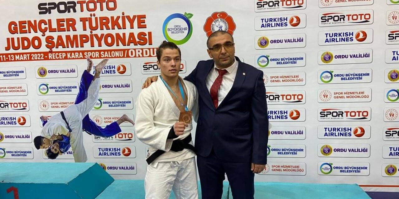 Selçuklu Belediyesporlu Talha Büyükeser’den bronz madalya